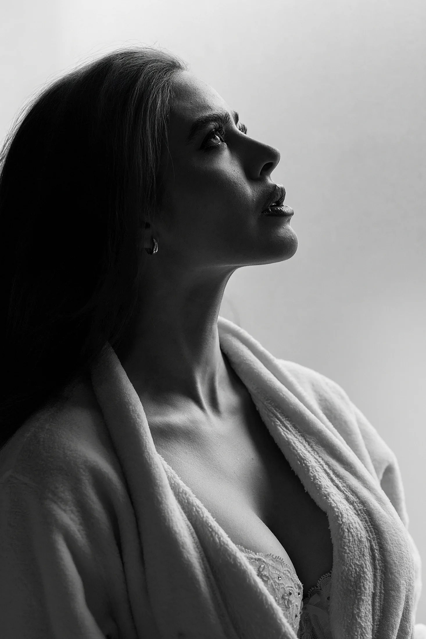Retrato editorial en blanco y negro
